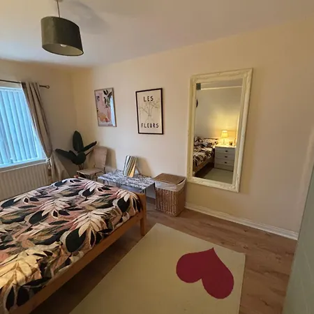 Апартаменты Warm And Spacious 1 Bed
